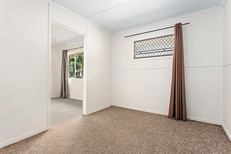 Photo - 10 Cawdor Street, Arana Hills QLD 4054 - Image 9