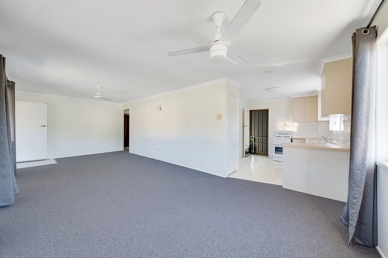 Photo - 10 Cedar Street, Kin Kora QLD 4680 - Image 4