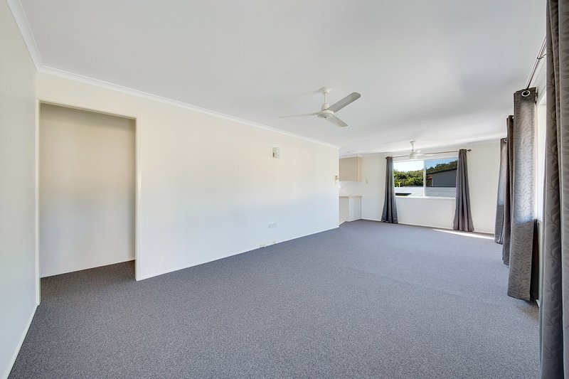 Photo - 10 Cedar Street, Kin Kora QLD 4680 - Image 6