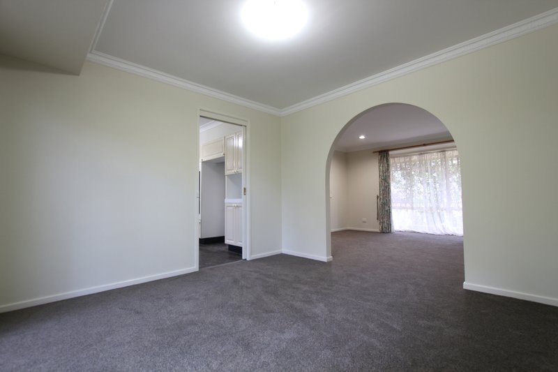 Photo - 10 Centennial Park Court, Wattle Grove NSW 2173 - Image 4