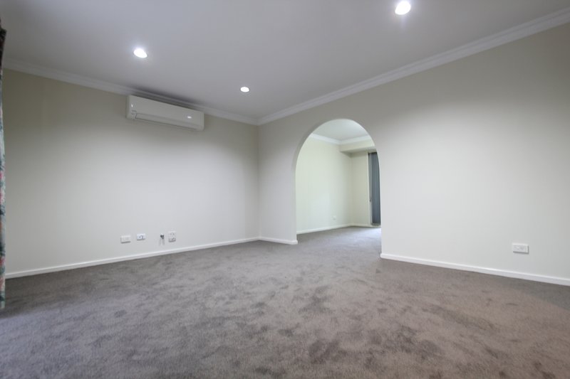 Photo - 10 Centennial Park Court, Wattle Grove NSW 2173 - Image 5