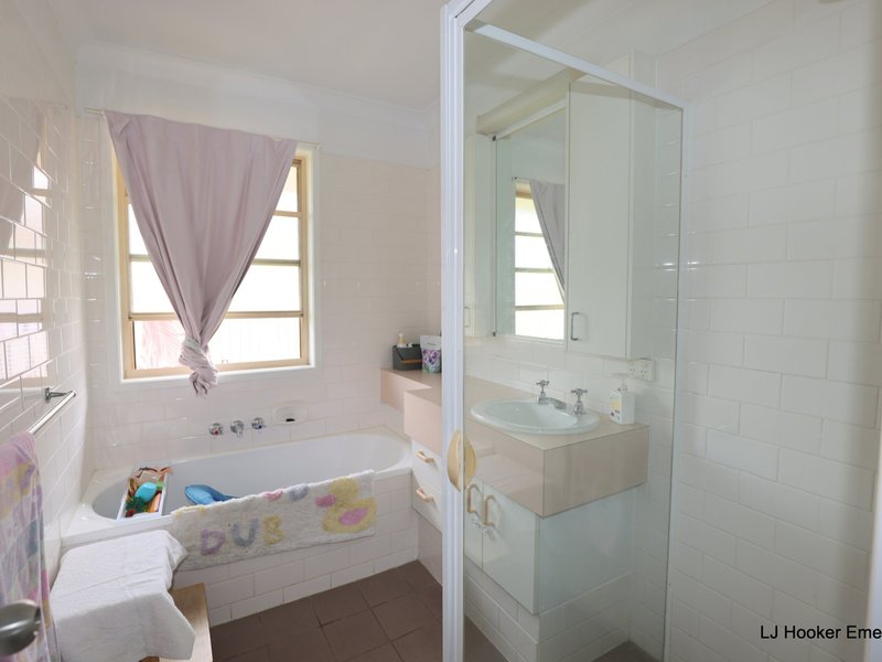 Photo - 10 Chalmers Crescent, Emerald QLD 4720 - Image 12