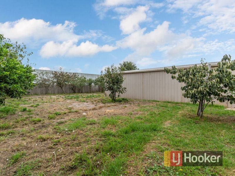 Photo - 10 Charles Street, Pakenham VIC 3810 - Image 11