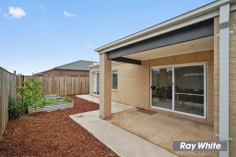 Photo - 10 Chaucer Crescent, Truganina VIC 3029 - Image 15