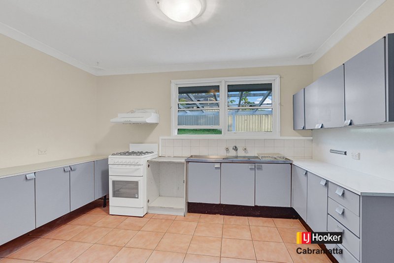 Photo - 10 Cherrybrook Avenue, Lansvale NSW 2166 - Image 2