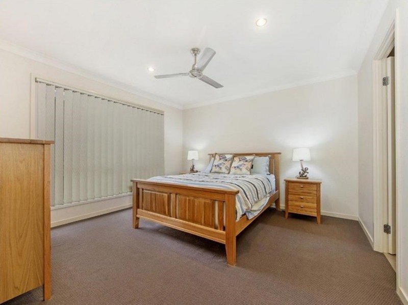 Photo - 10 Chesterton Street, Pacific Pines QLD 4211 - Image 7