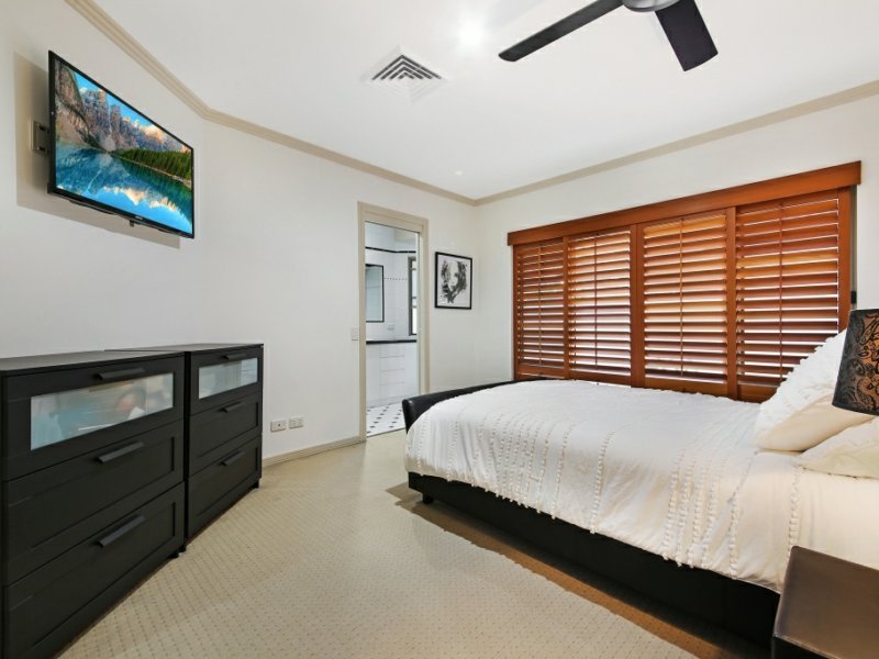 Photo - 10 Chichester Drive, Arundel QLD 4214 - Image 21