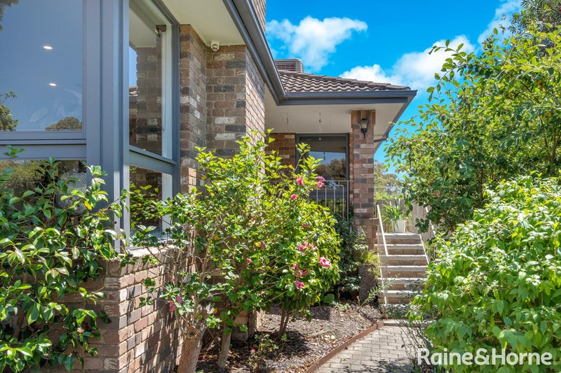 Photo - 10 Chicola Close, Sunbury VIC 3429 - Image 4