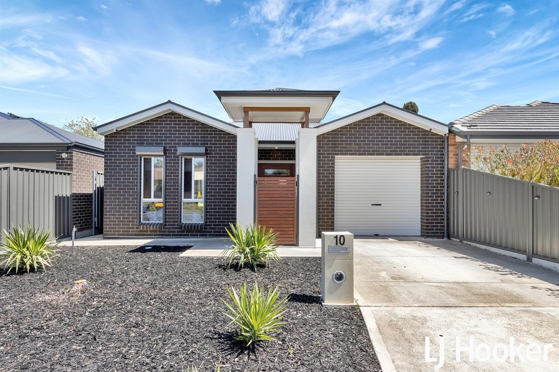 10 Chifley Avenue, Hope Valley SA 5090