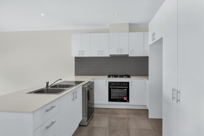Photo - 10 Chilla Lane, Point Cook VIC 3030 - Image 3