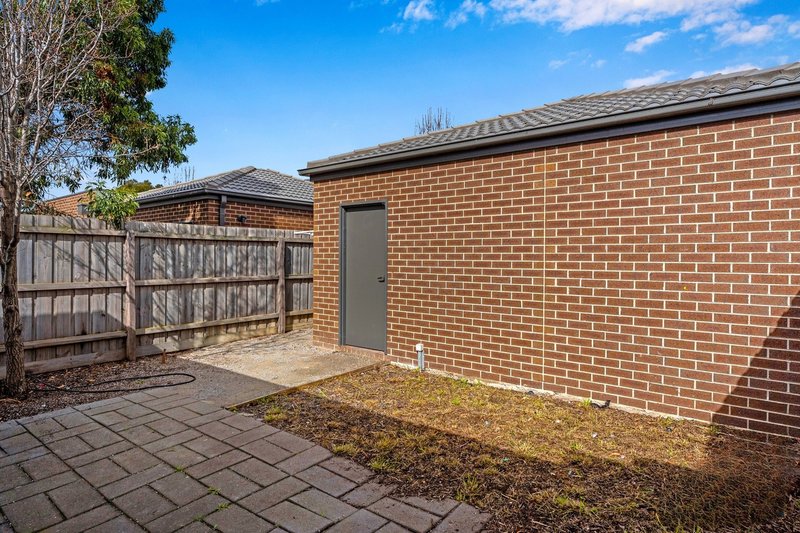 Photo - 10 Chilla Lane, Point Cook VIC 3030 - Image 8