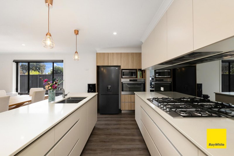 Photo - 10 Chinnery Close, Bungendore NSW 2621 - Image 2