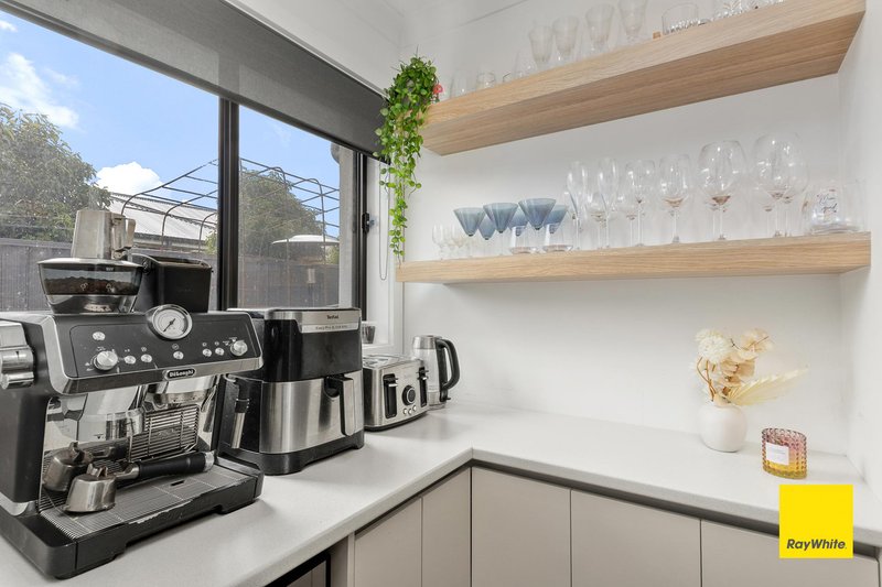 Photo - 10 Chinnery Close, Bungendore NSW 2621 - Image 4