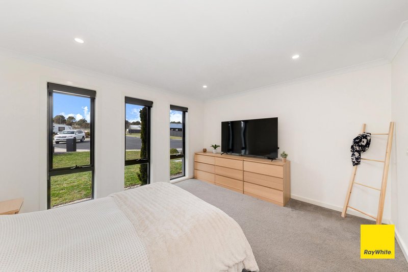 Photo - 10 Chinnery Close, Bungendore NSW 2621 - Image 10
