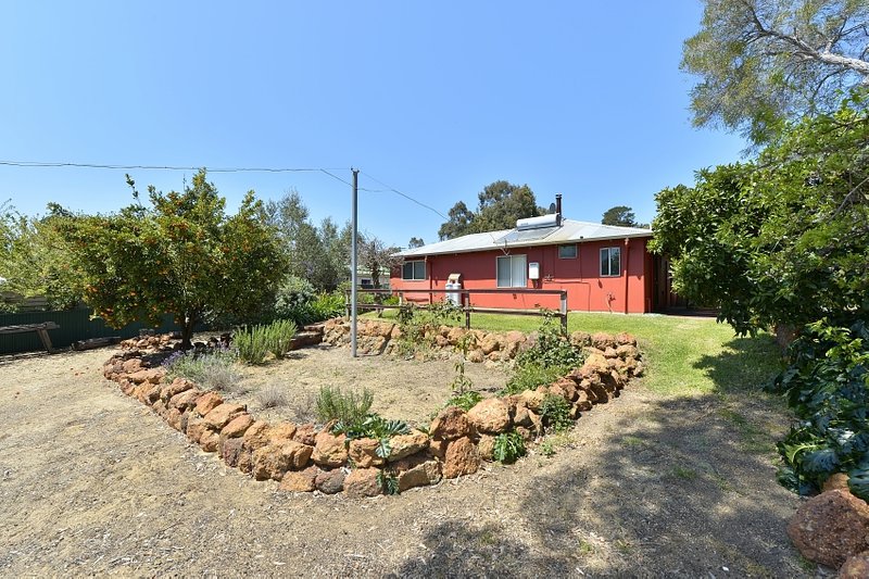 Photo - 10 Church Street, Dwellingup WA 6213 - Image 7