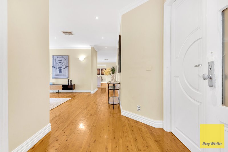 Photo - 10 Cityview Crescent, Tarneit VIC 3029 - Image 2