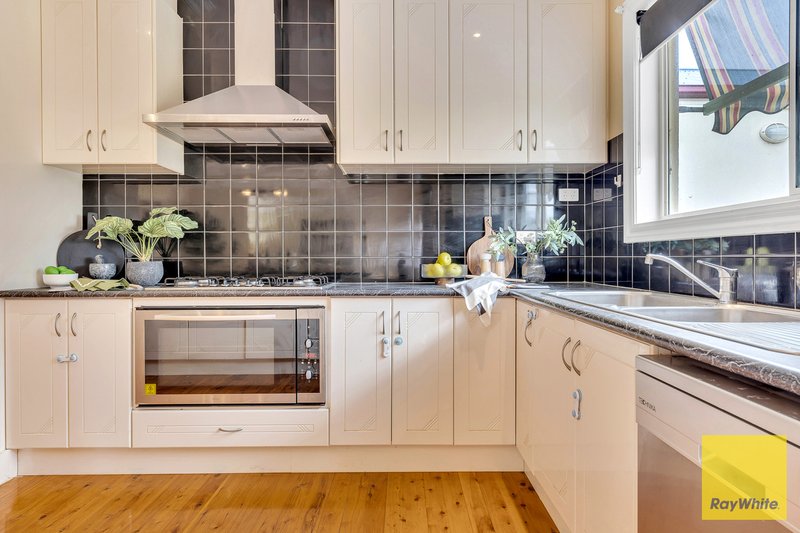 Photo - 10 Cityview Crescent, Tarneit VIC 3029 - Image 9