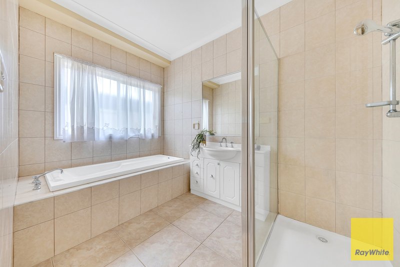 Photo - 10 Cityview Crescent, Tarneit VIC 3029 - Image 15