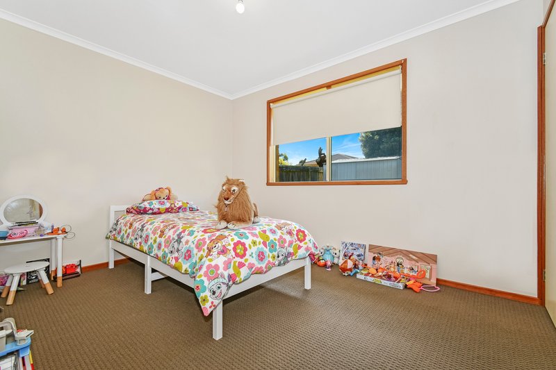 Photo - 10 Claire Close, Pakenham VIC 3810 - Image 8