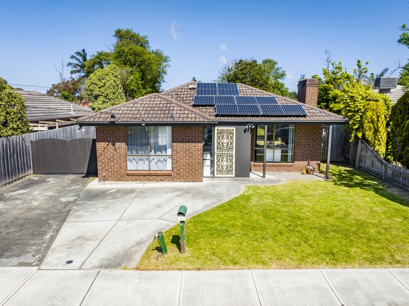 10 Clairmont Avenue, Cranbourne VIC 3977