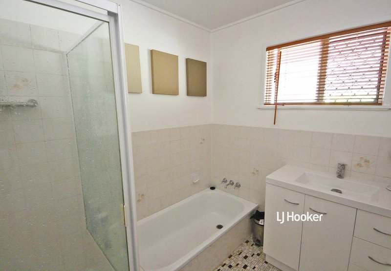 Photo - 10 Claragh Court, Kallangur QLD 4503 - Image 6