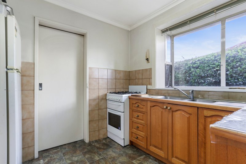 Photo - 10 Claremont Crescent, Keysborough VIC 3173 - Image 5