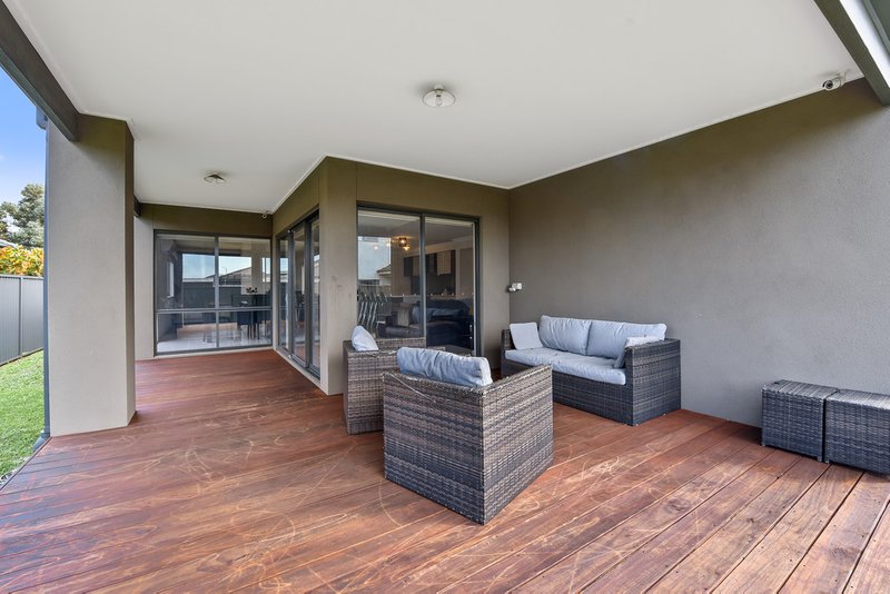 Photo - 10 Clarence Place, Cranbourne East VIC 3977 - Image 5