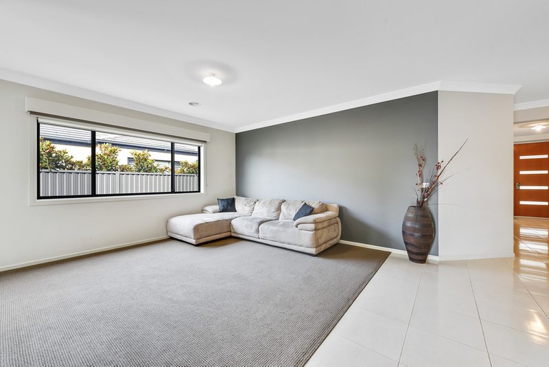 Photo - 10 Clarence Place, Cranbourne East VIC 3977 - Image 8