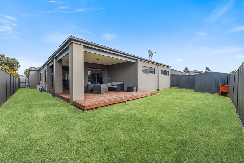 Photo - 10 Clarence Place, Cranbourne East VIC 3977 - Image 18