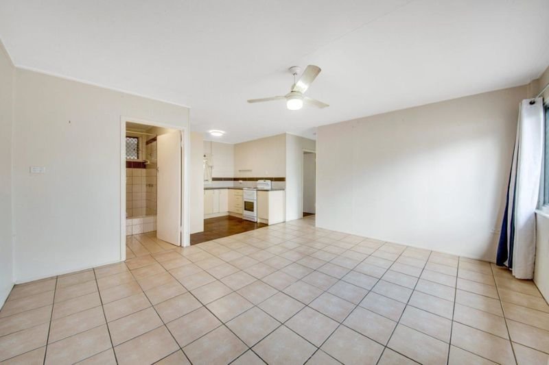 Photo - 10 Clark Street, Clinton QLD 4680 - Image 2