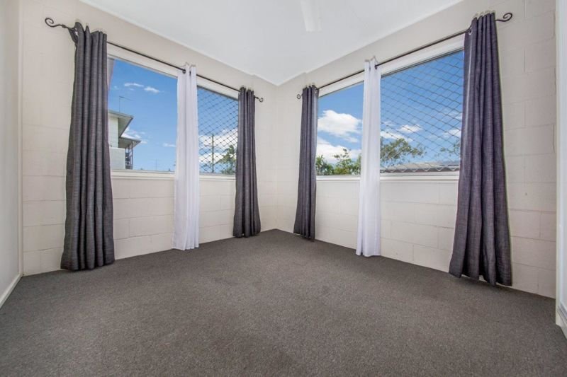 Photo - 10 Clark Street, Clinton QLD 4680 - Image 7