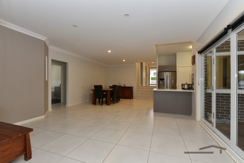 Photo - 10 Clarkstone Avenue, Cameron Park NSW 2285 - Image 9