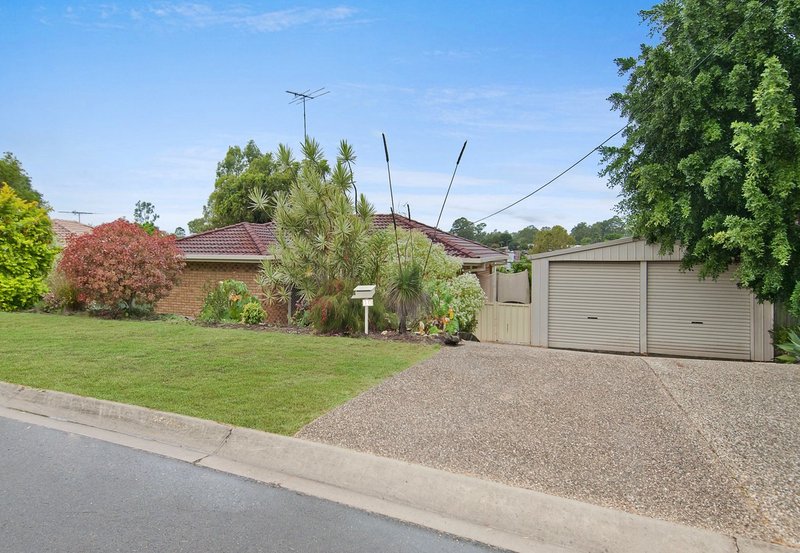 Photo - 10 Clayton Drive, Edens Landing QLD 4207 - Image 2