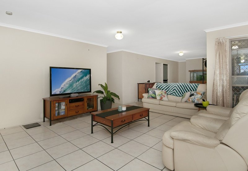 Photo - 10 Clayton Drive, Edens Landing QLD 4207 - Image 5