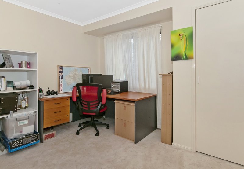 Photo - 10 Clayton Drive, Edens Landing QLD 4207 - Image 10