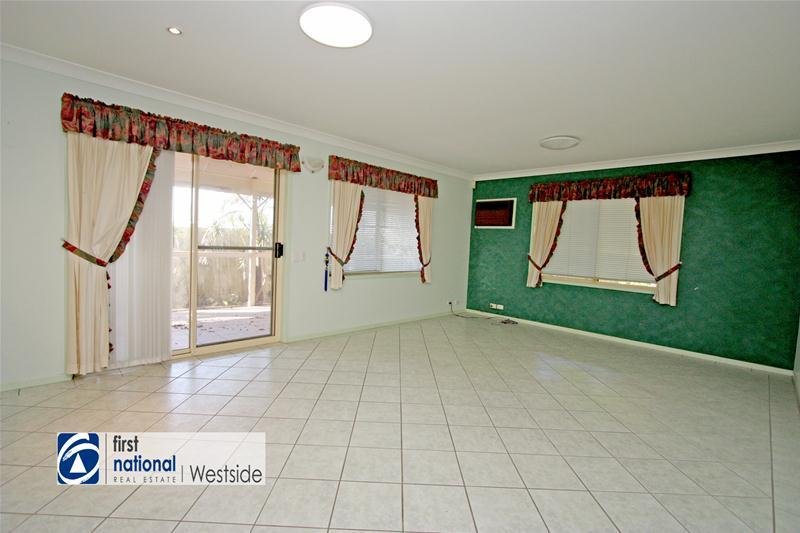 Photo - 10 Clifford Court, Goodna QLD 4300 - Image 2