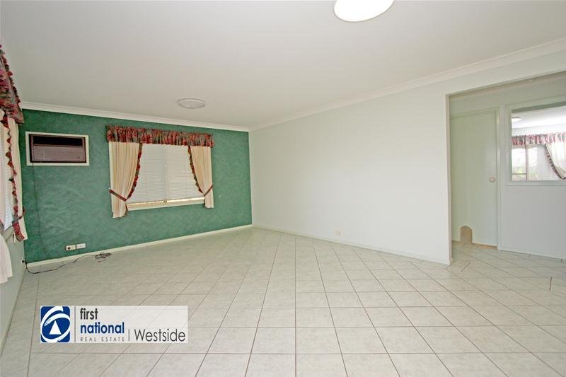 Photo - 10 Clifford Court, Goodna QLD 4300 - Image 11