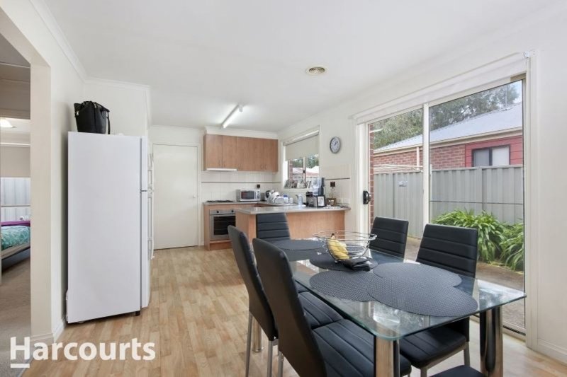 Photo - 10 Cluden Gardens, Sebastopol VIC 3356 - Image 5