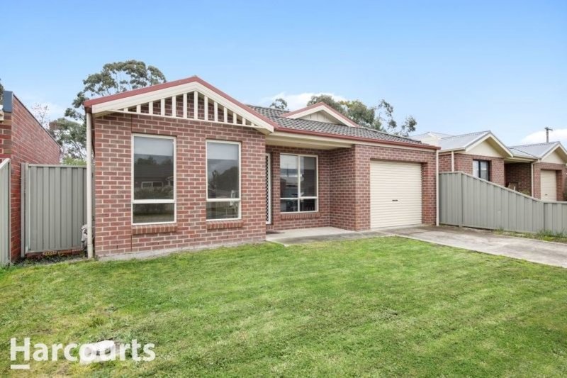 Photo - 10 Cluden Gardens, Sebastopol VIC 3356 - Image 13