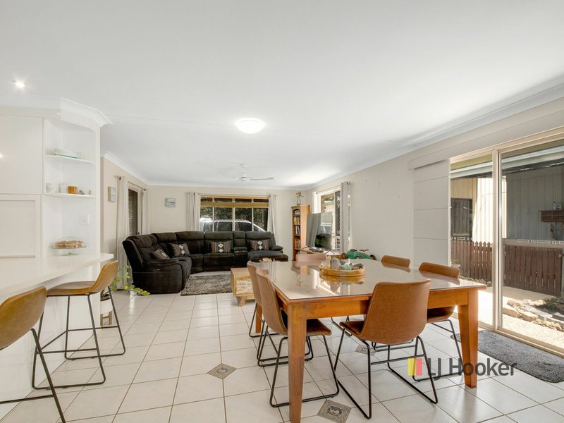 Photo - 10 Coal Crescent, Tannum Sands QLD 4680 - Image 5