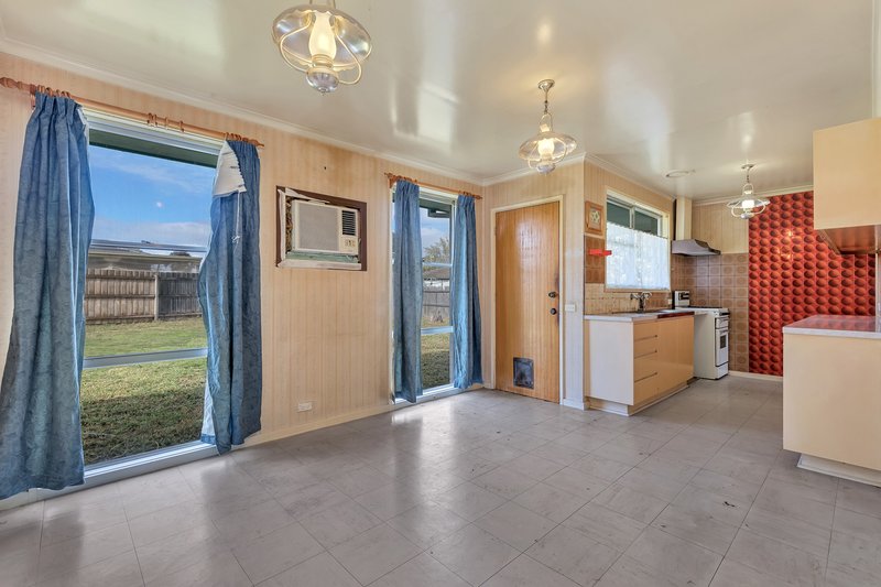 Photo - 10 Cobbler Street, Werribee VIC 3030 - Image 2