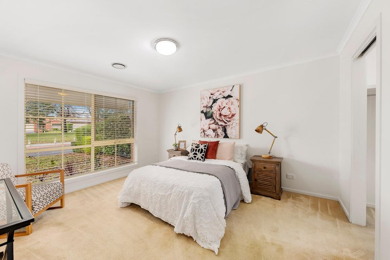 Photo - 10 College Way, Burwood VIC 3125 - Image 5