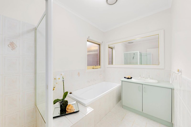 Photo - 10 College Way, Burwood VIC 3125 - Image 6