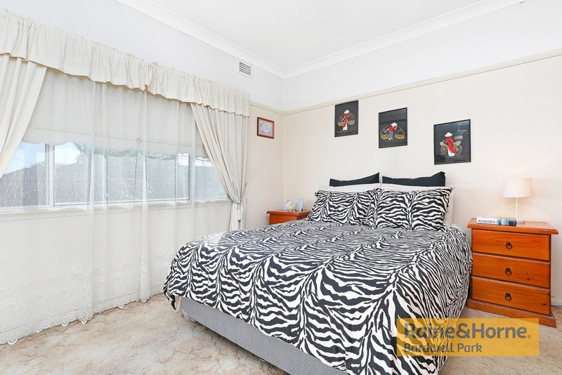 Photo - 10 Collier Avenue, Beverly Hills NSW 2209 - Image 6