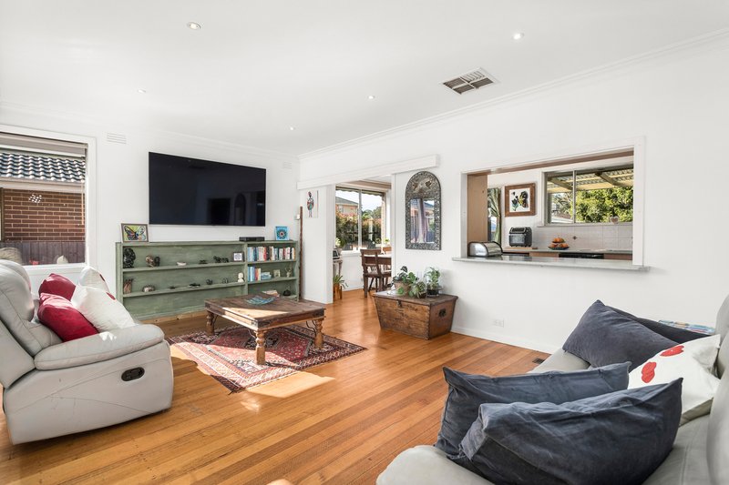 Photo - 10 Columbia Street, Oakleigh South VIC 3167 - Image 2