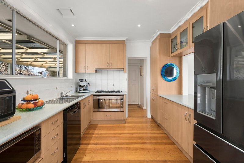Photo - 10 Columbia Street, Oakleigh South VIC 3167 - Image 4