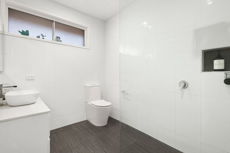 Photo - 10 Columbia Street, Oakleigh South VIC 3167 - Image 8