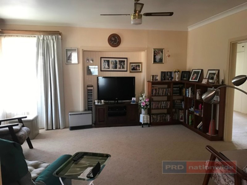 Photo - 10 Colwell Street, Tumut NSW 2720 - Image 2