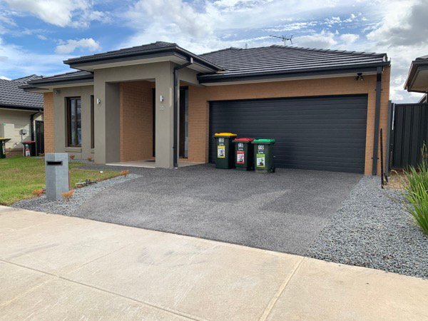 Photo - 10 Command Road, Craigieburn VIC 3064 - Image 1