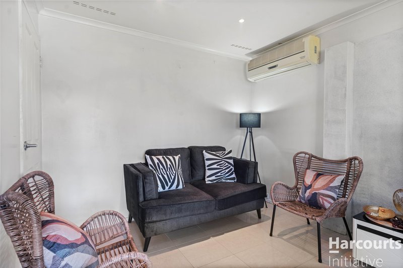 Photo - 10 Connell Way, Girrawheen WA 6064 - Image 6